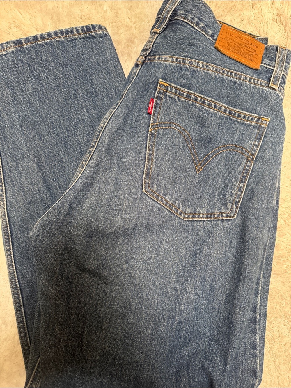 Levi's Women's dad Jeans in Medium Blue Wash